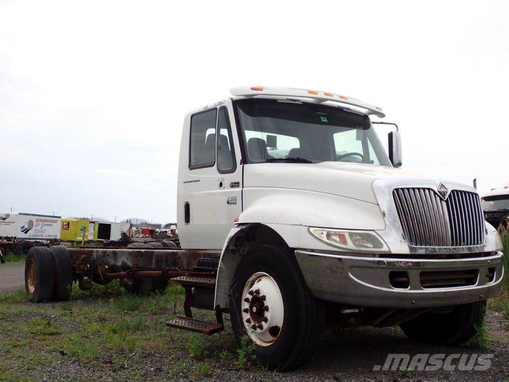 International 4300 Skříňová nástavba