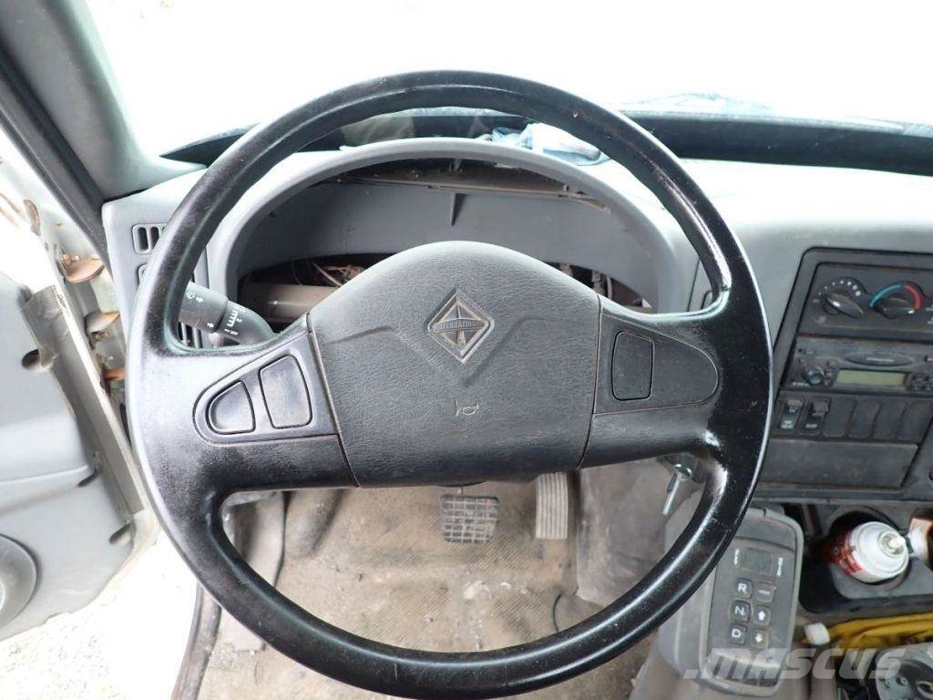 International 4300 Skříňová nástavba
