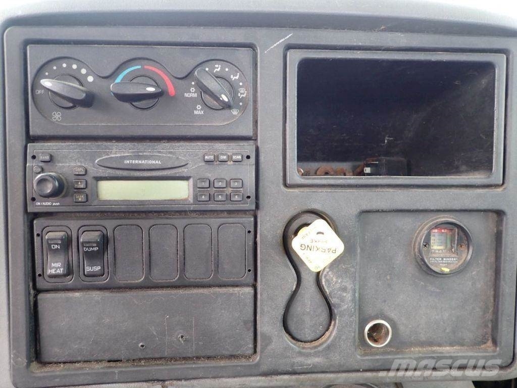 International 4300 Skříňová nástavba