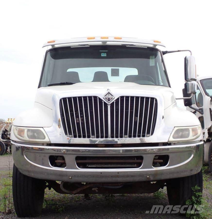International 4300 Skříňová nástavba