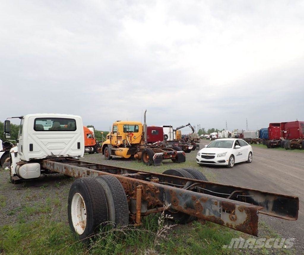 International 4300 Skříňová nástavba
