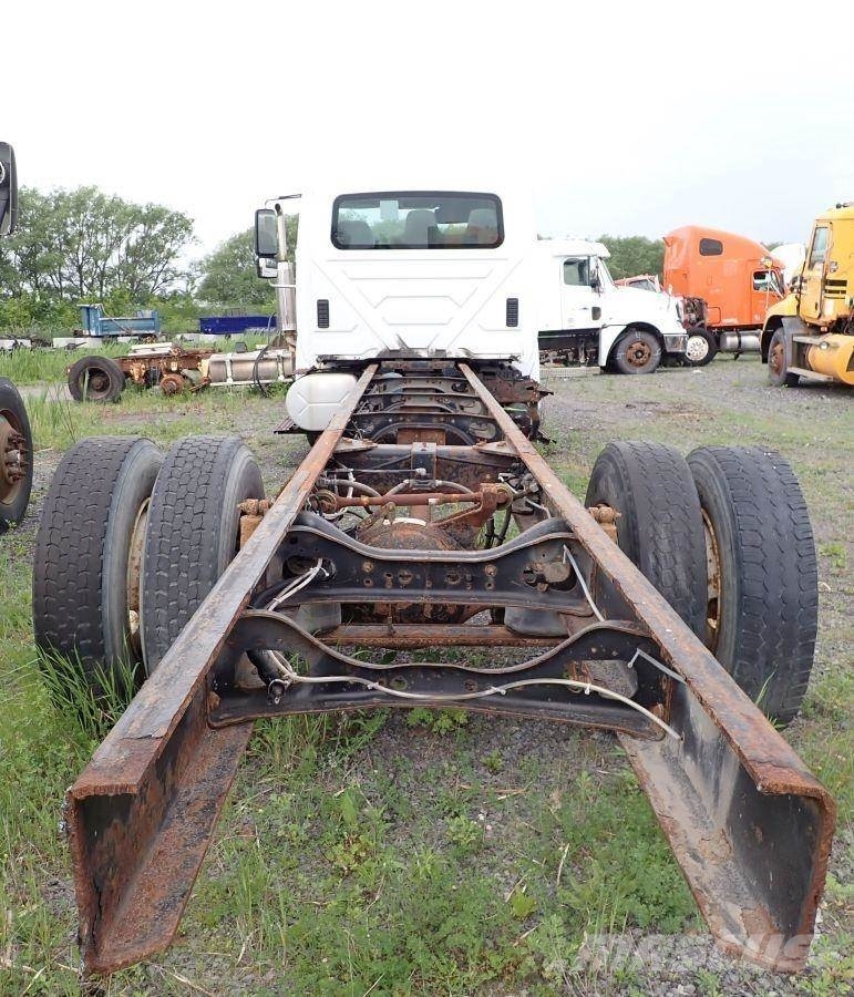 International 4300 Skříňová nástavba
