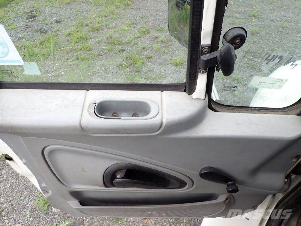 International 4300 Skříňová nástavba