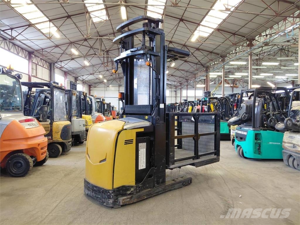 CAT NOH10N Medium lift order picker