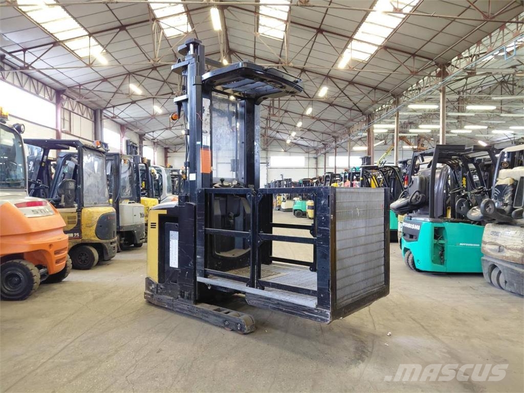 CAT NOH10N Medium lift order picker