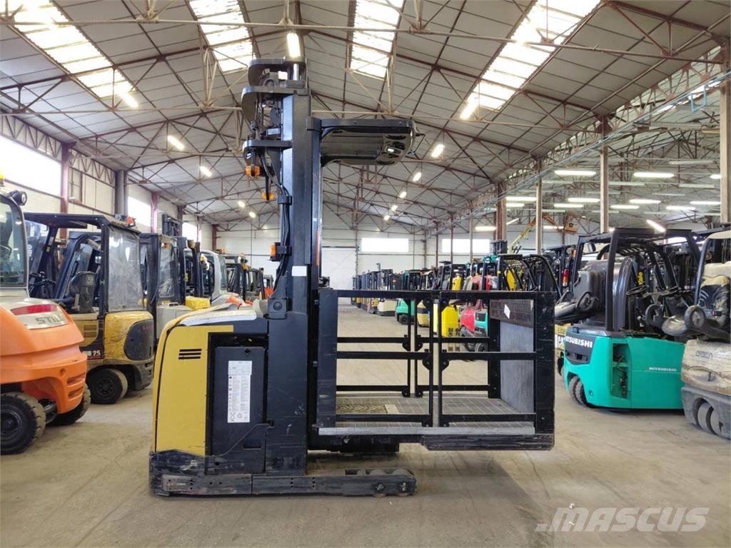 CAT NOH10N Medium lift order picker