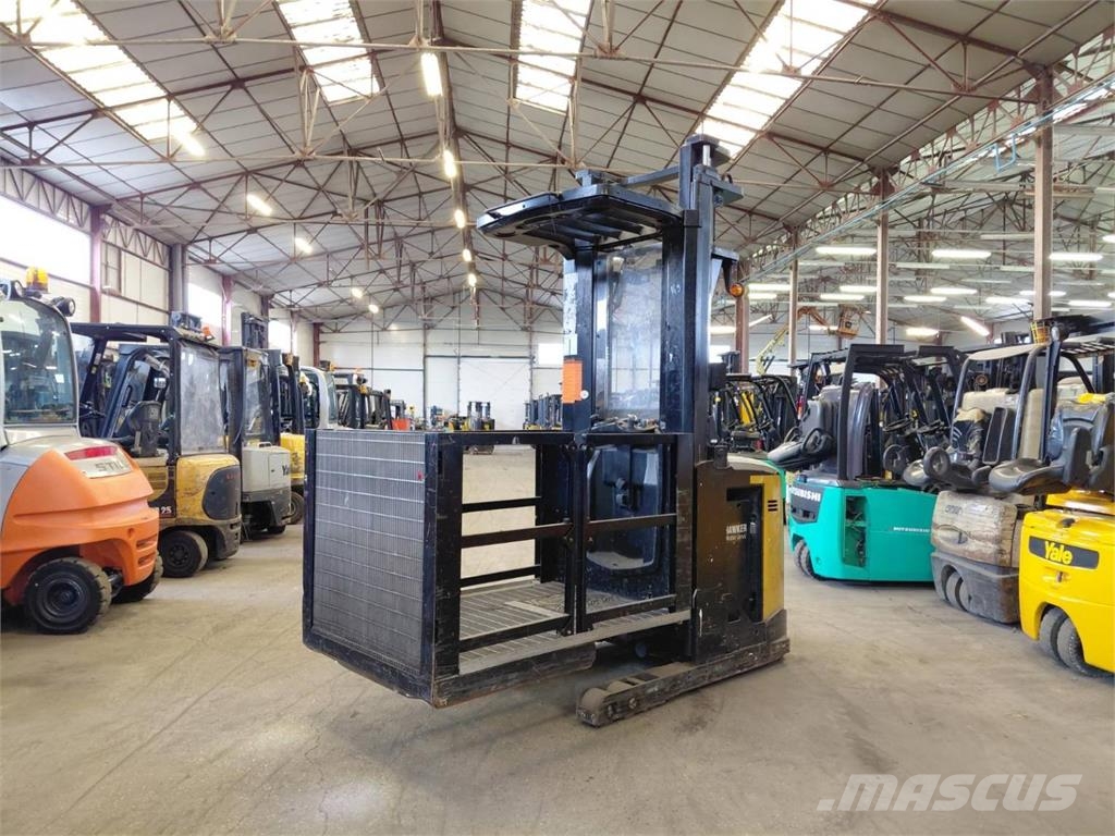 CAT NOH10N Medium lift order picker