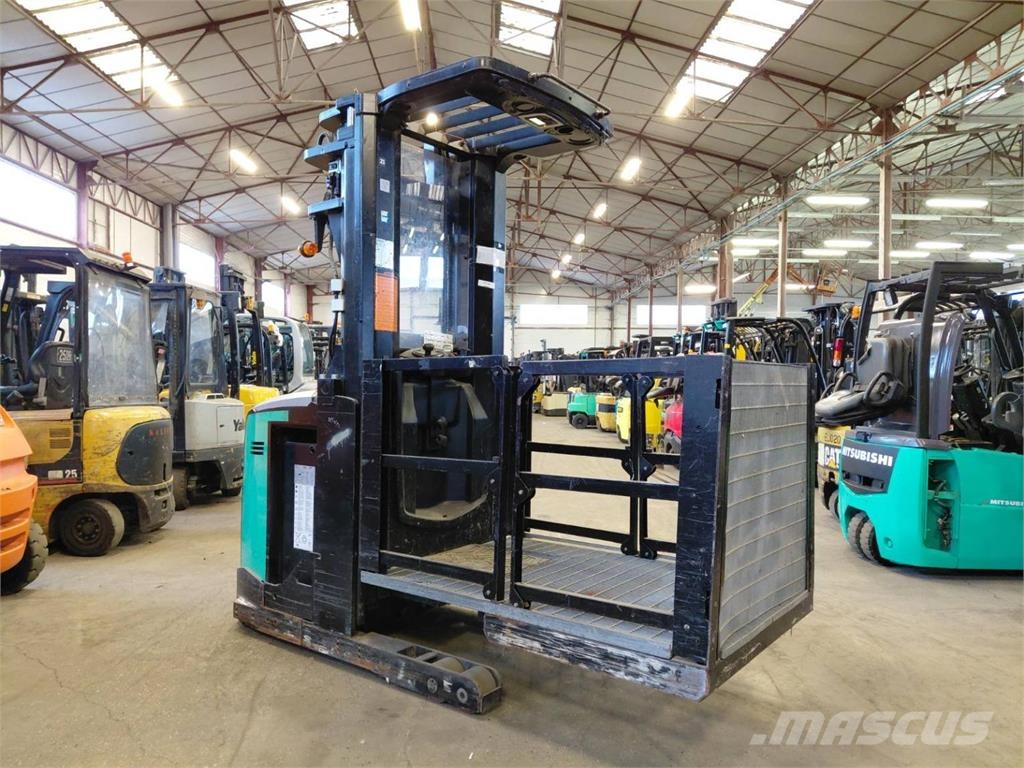 CAT NOH10N Medium lift order picker