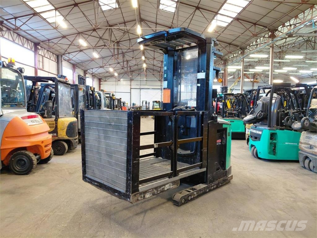 CAT NOH10N Medium lift order picker