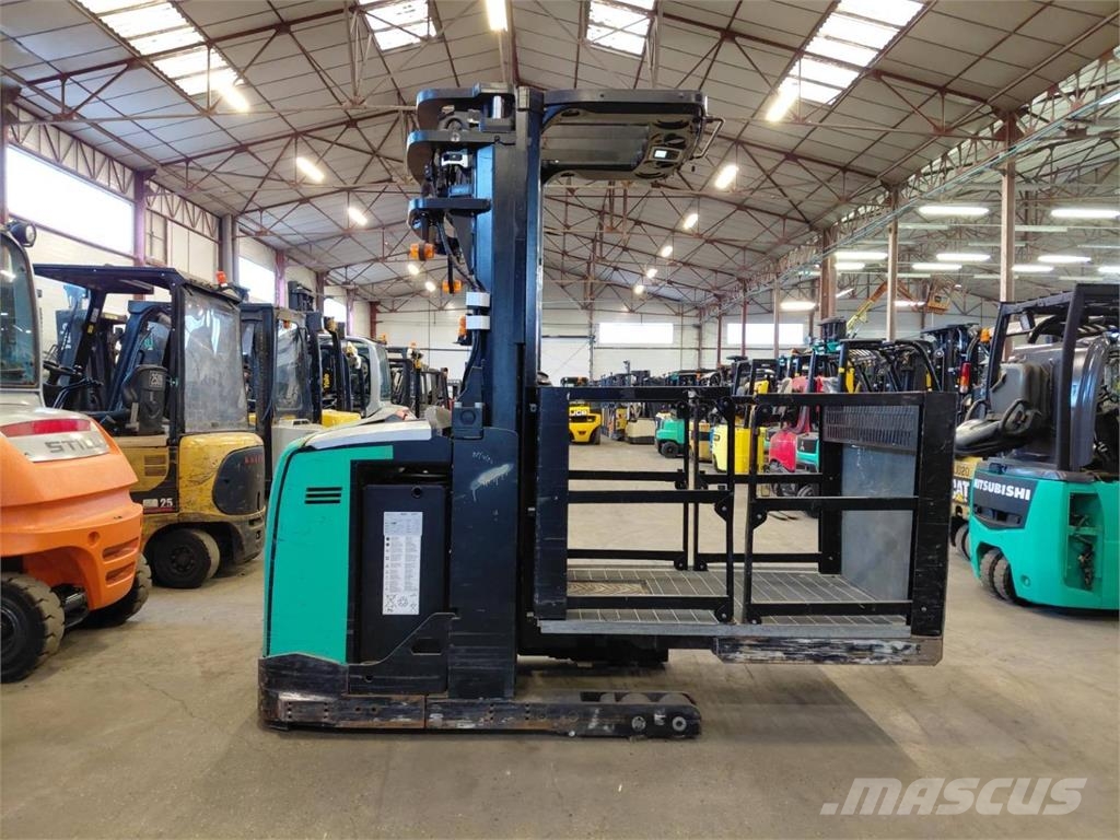 CAT NOH10N Medium lift order picker