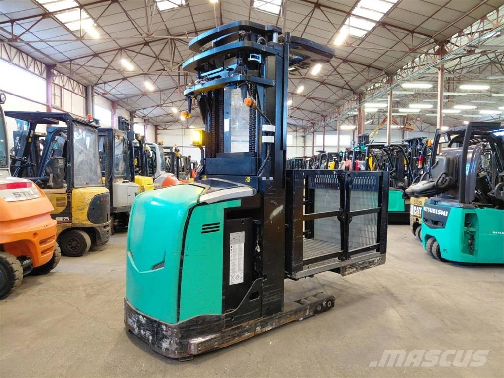 CAT NOH10N Medium lift order picker