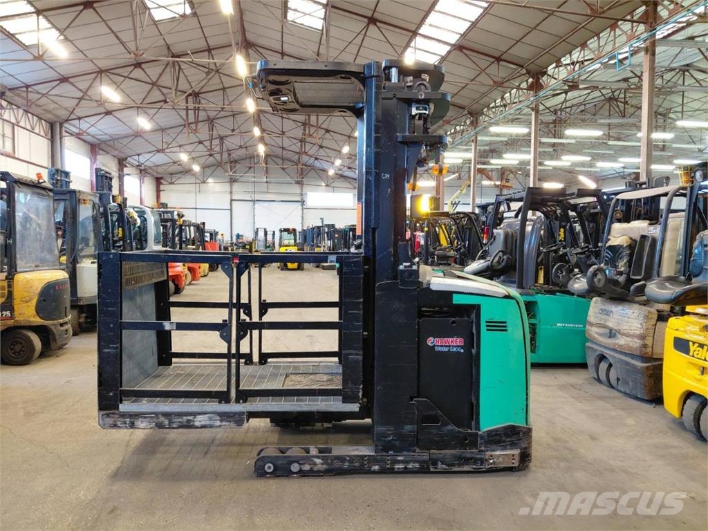 CAT NOH10N Medium lift order picker