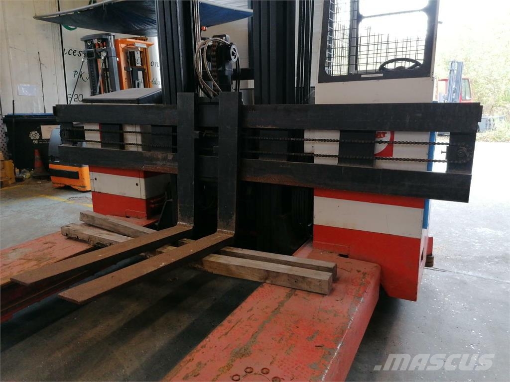 Combilift ESA30 Seitenstapler