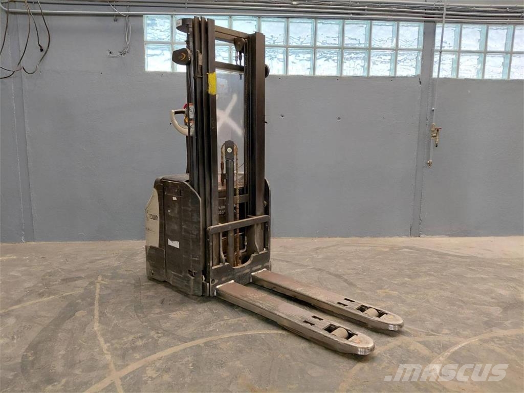 Crown ESI4000-12 Pedestrian stacker