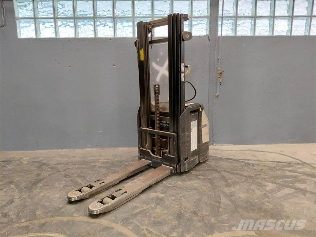 Crown ESI4000-12 Pedestrian stacker