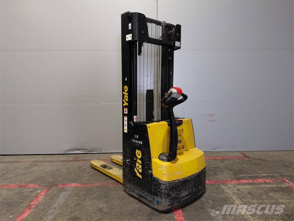 Yale MS12AC Pedestrian stacker