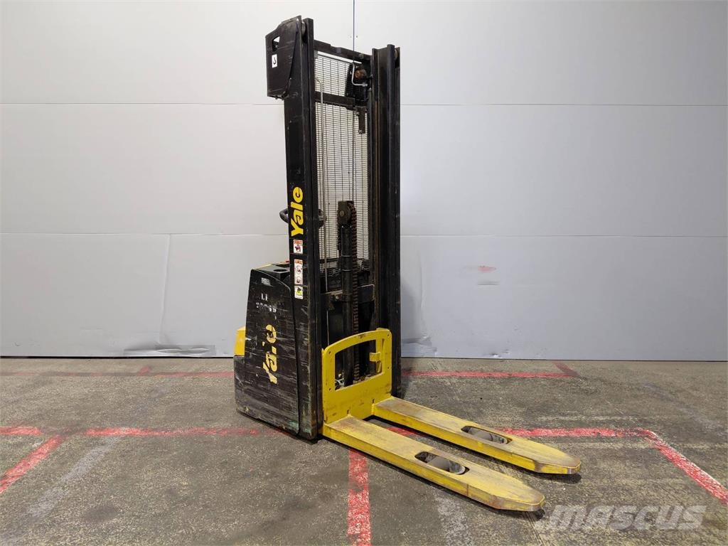 Yale MS12AC Pedestrian stacker