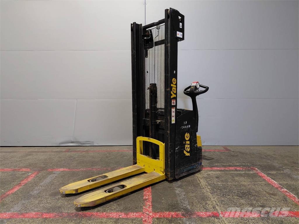 Yale MS12AC Pedestrian stacker