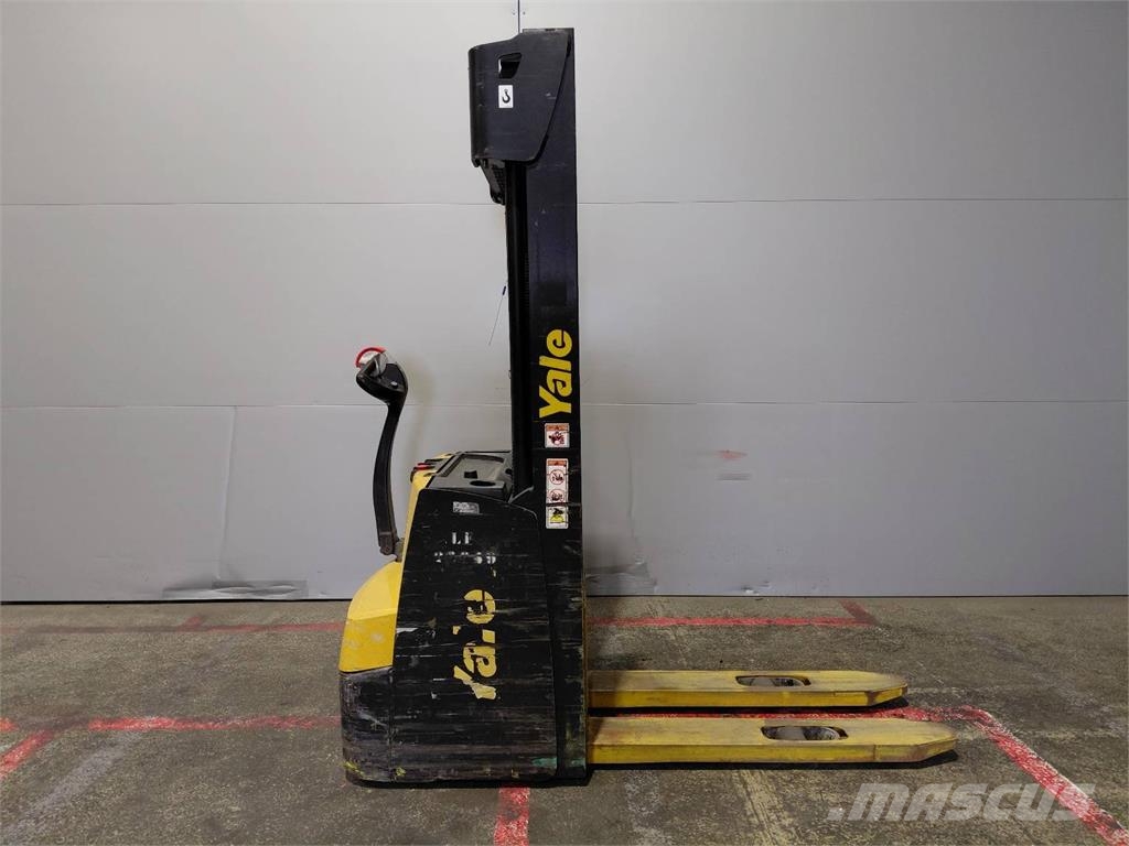 Yale MS12AC Pedestrian stacker