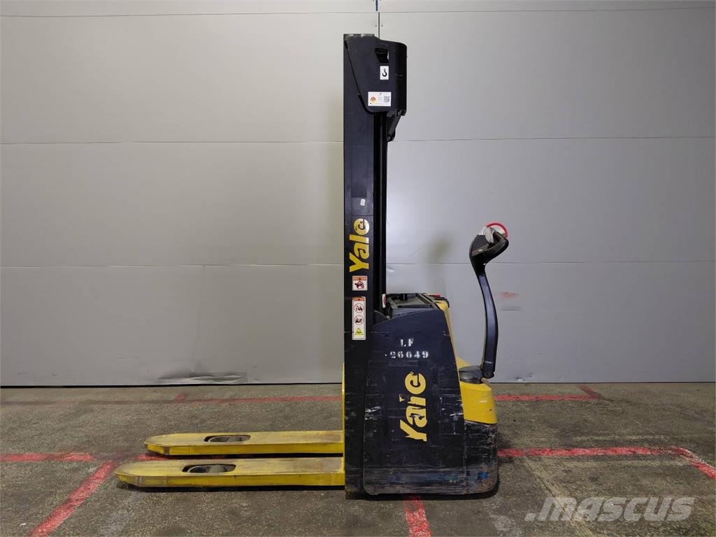 Yale MS12AC Pedestrian stacker