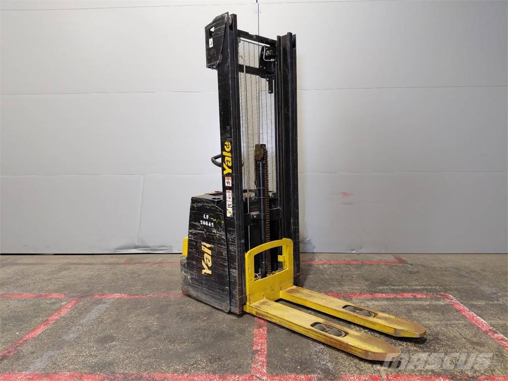 Yale MS16 Pedestrian stacker