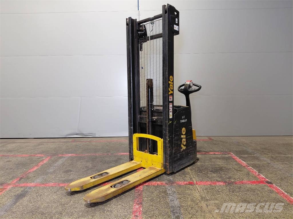 Yale MS16 Pedestrian stacker