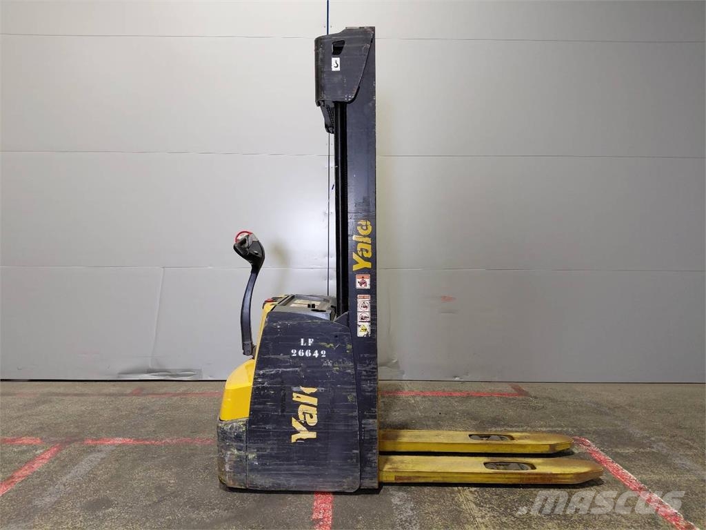 Yale MS16 Pedestrian stacker