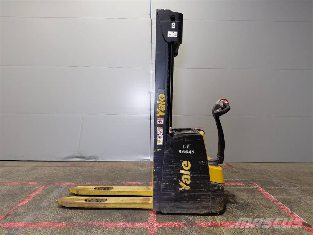 Yale MS16 Pedestrian stacker