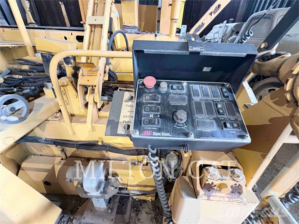 Blaw-Knox PF3200 Aszfalt terítõ gépek