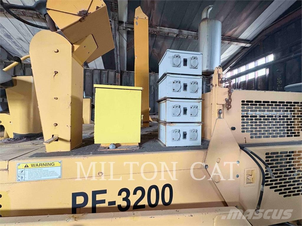 Blaw-Knox PF3200 Aszfalt terítõ gépek