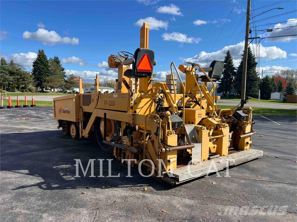 Blaw-Knox PF3200 Aszfalt terítõ gépek