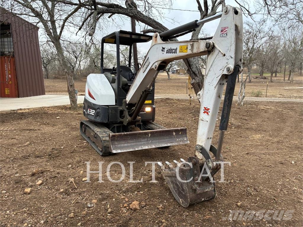 Bobcat E32 Гусеничні екскаватори