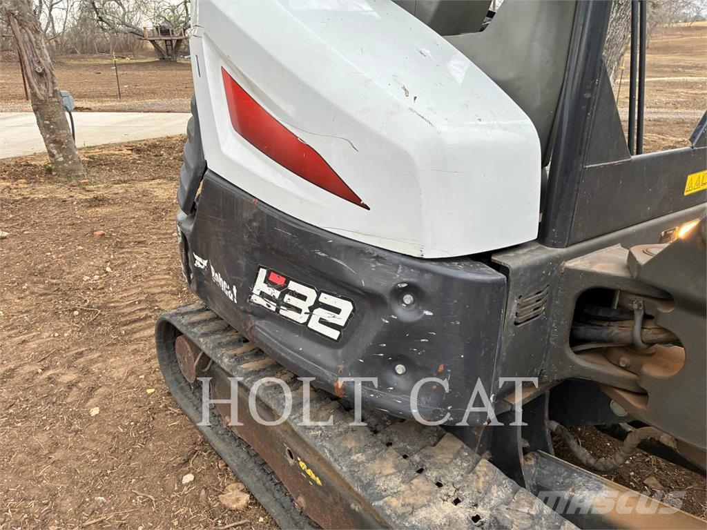 Bobcat E32 Гусеничні екскаватори