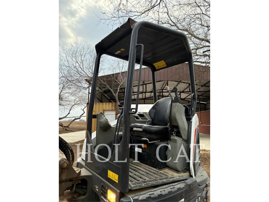 Bobcat E32 Гусеничні екскаватори