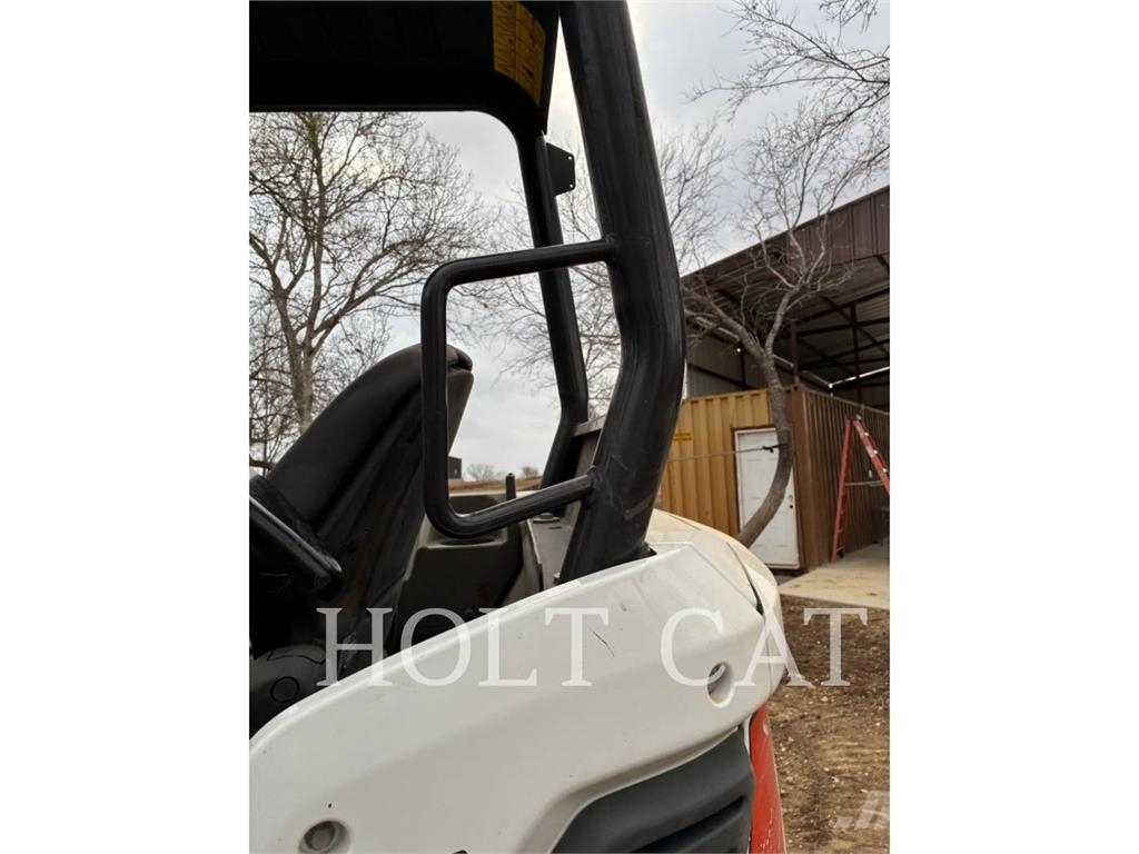 Bobcat E32 Гусеничні екскаватори
