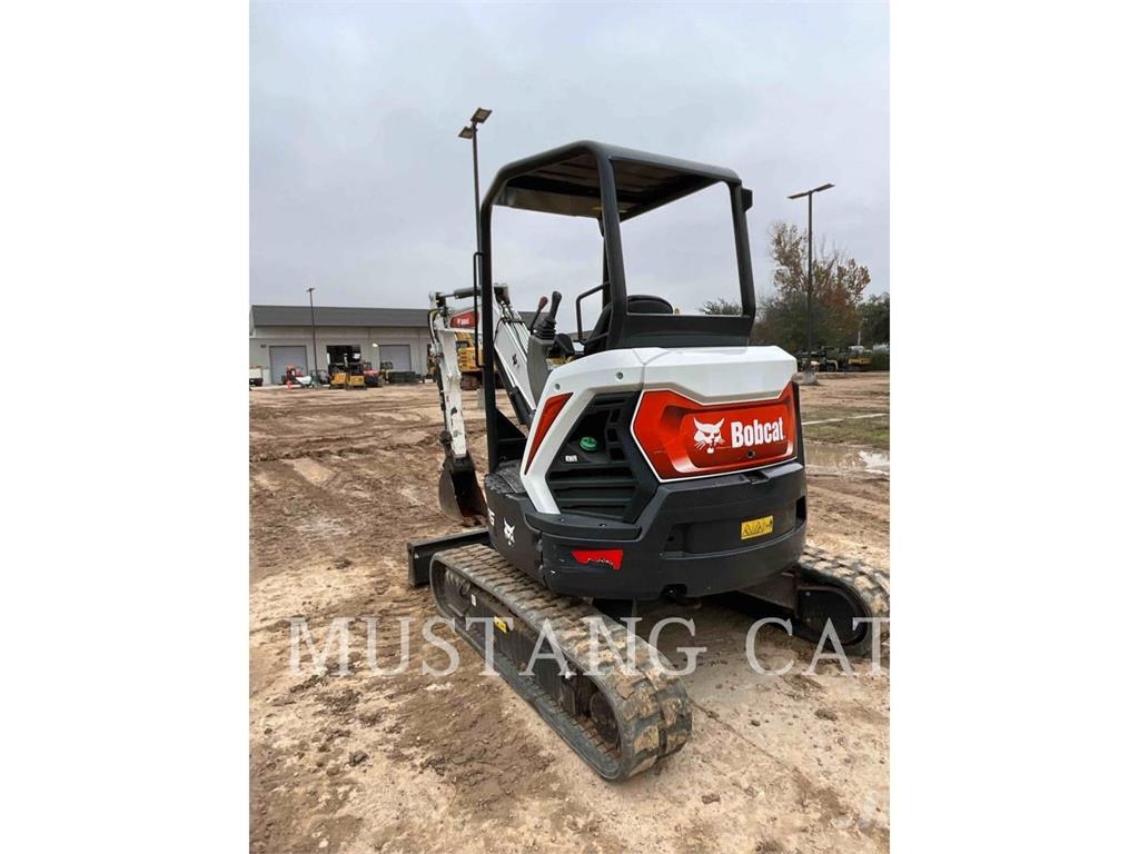 Bobcat E35 Гусеничні екскаватори