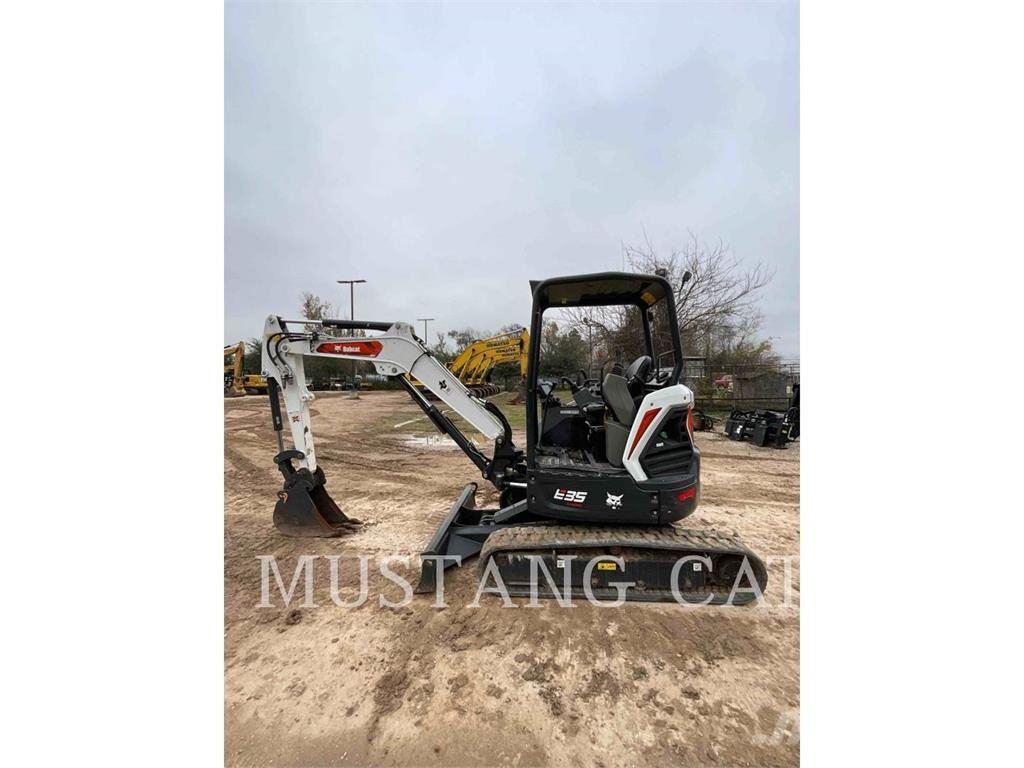 Bobcat E35 Гусеничні екскаватори