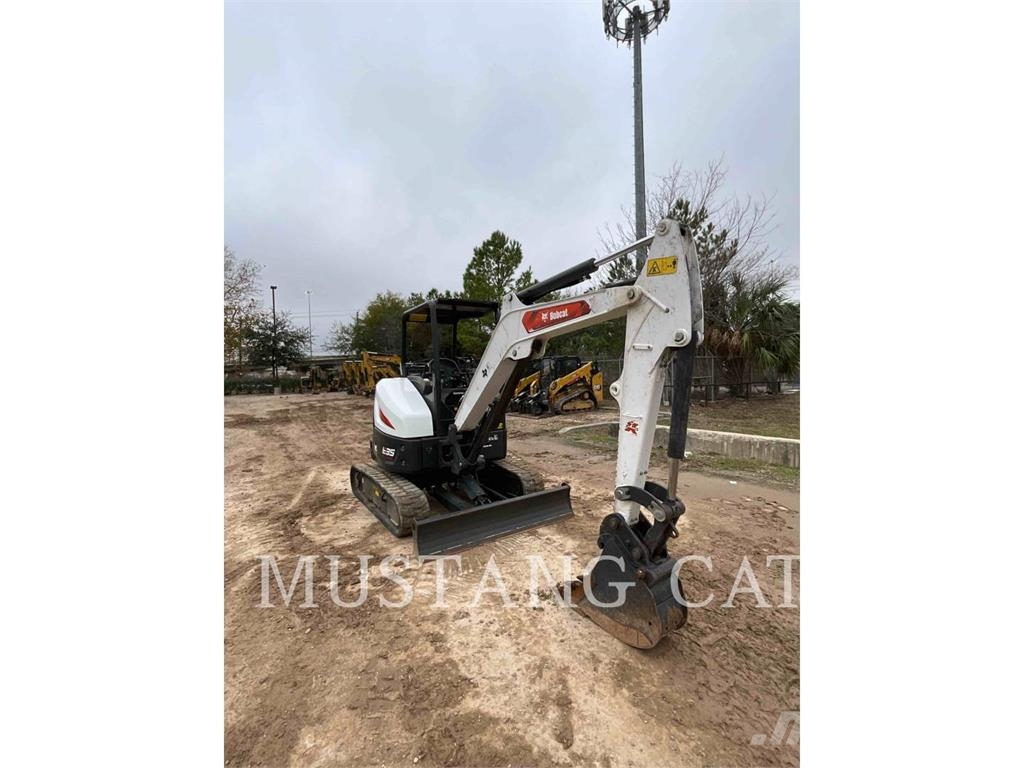 Bobcat E35 Гусеничні екскаватори
