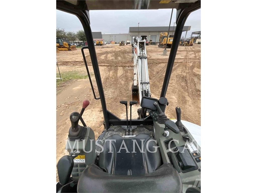 Bobcat E35 Гусеничні екскаватори
