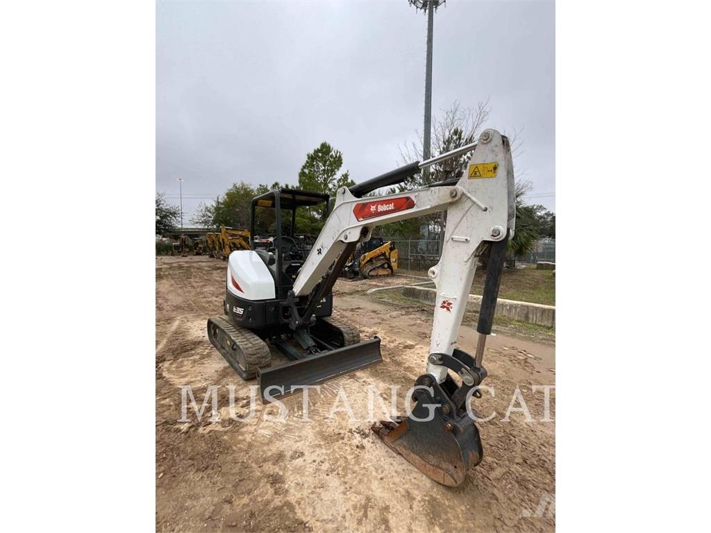 Bobcat E35 Гусеничні екскаватори