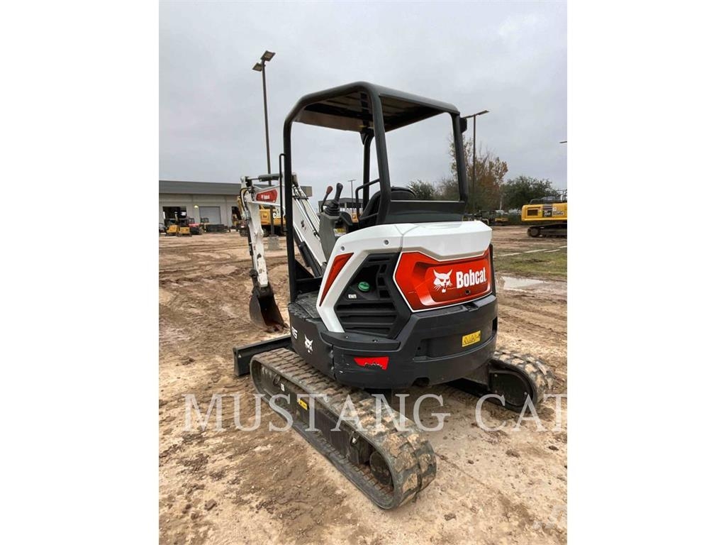 Bobcat E35 Гусеничні екскаватори