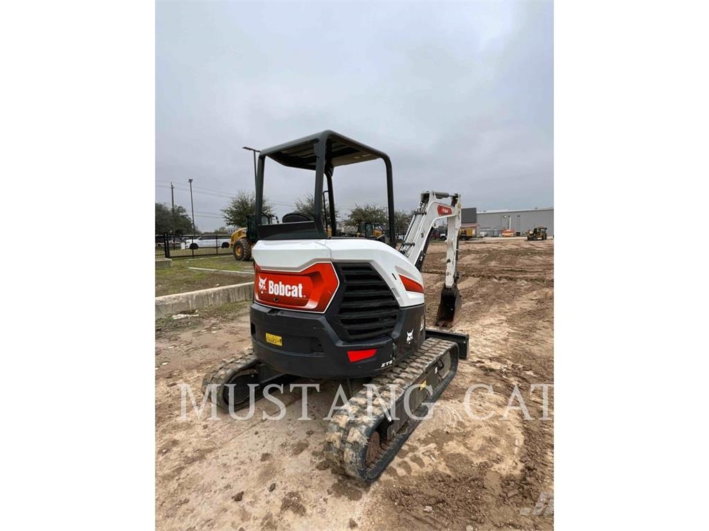 Bobcat E35 Гусеничні екскаватори
