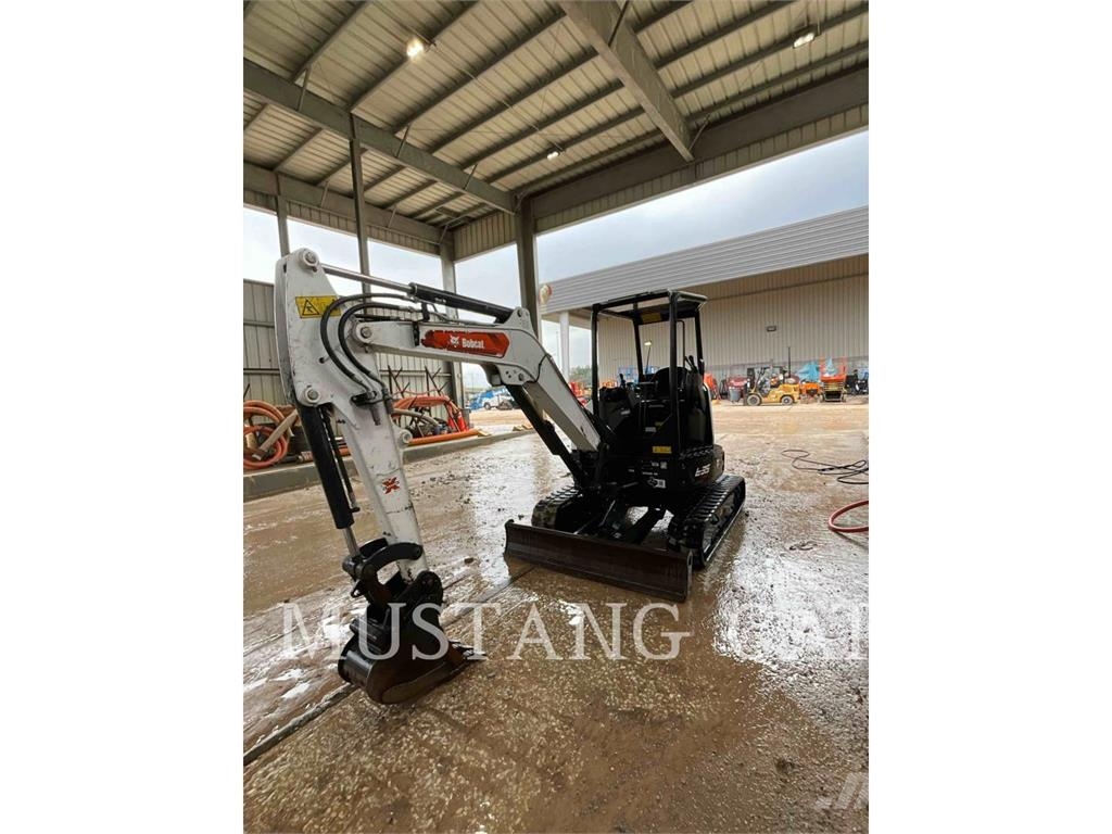 Bobcat E35 Гусеничні екскаватори