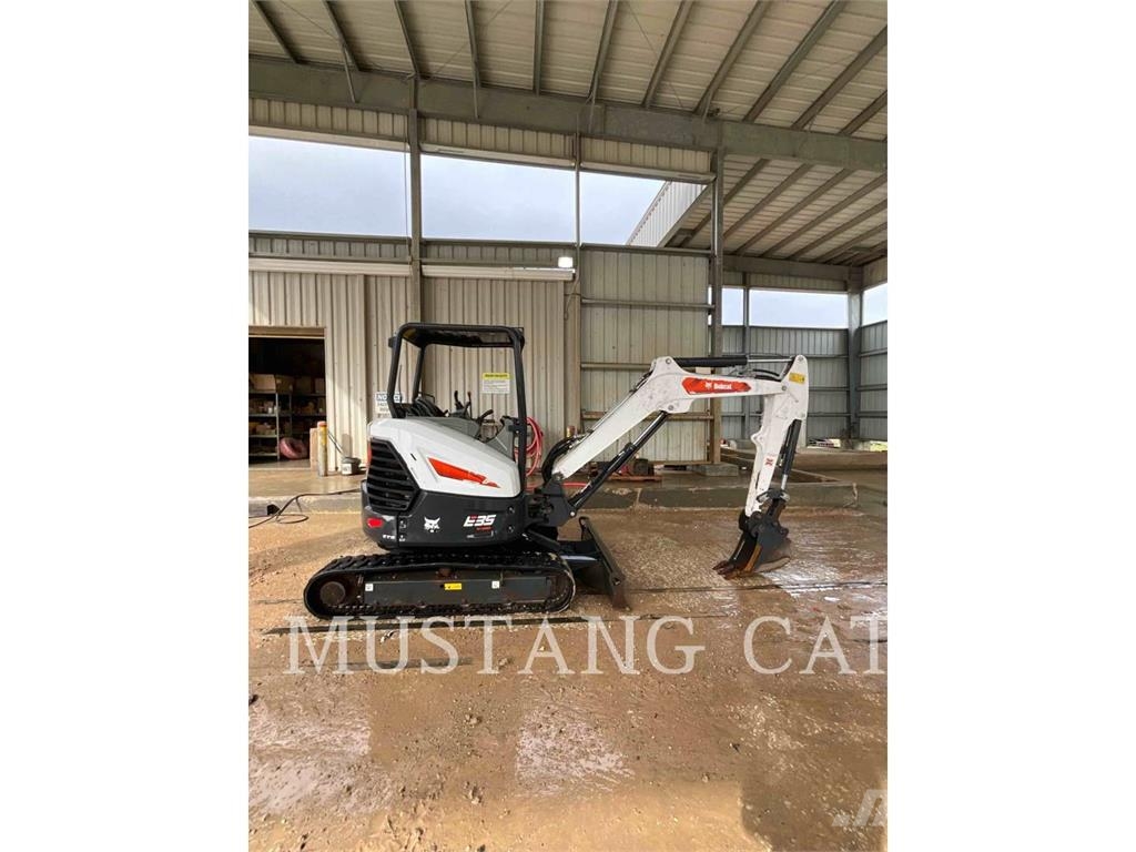 Bobcat E35 Гусеничні екскаватори