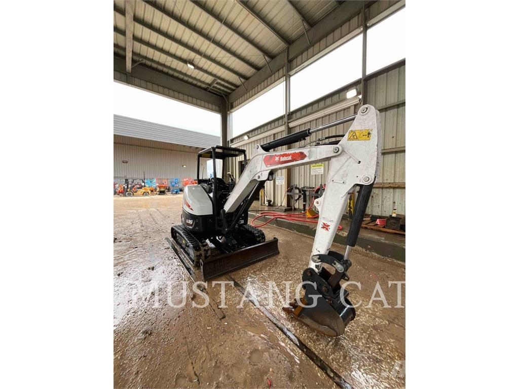 Bobcat E35 Гусеничні екскаватори