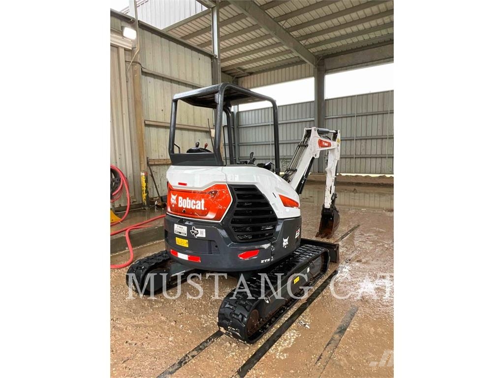 Bobcat E35 Гусеничні екскаватори