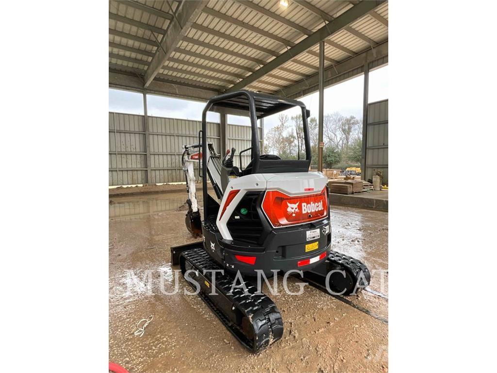 Bobcat E35 Гусеничні екскаватори