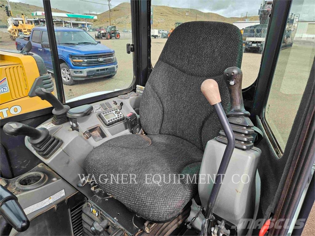 Bobcat E55 Bagri goseničarji