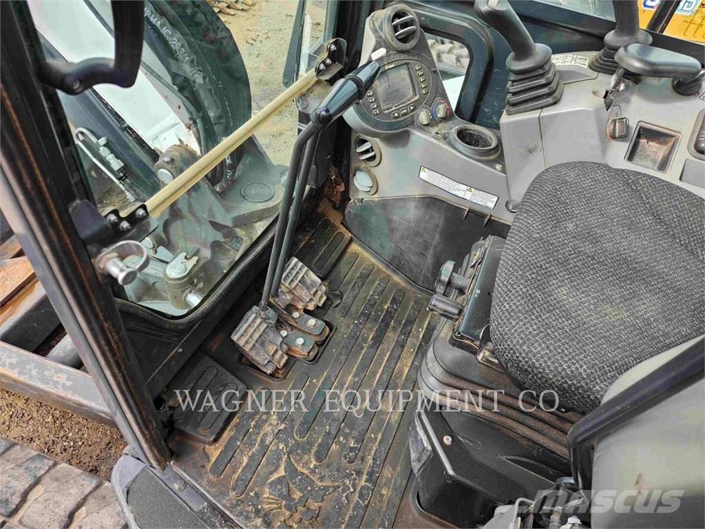 Bobcat E55 Bagri goseničarji