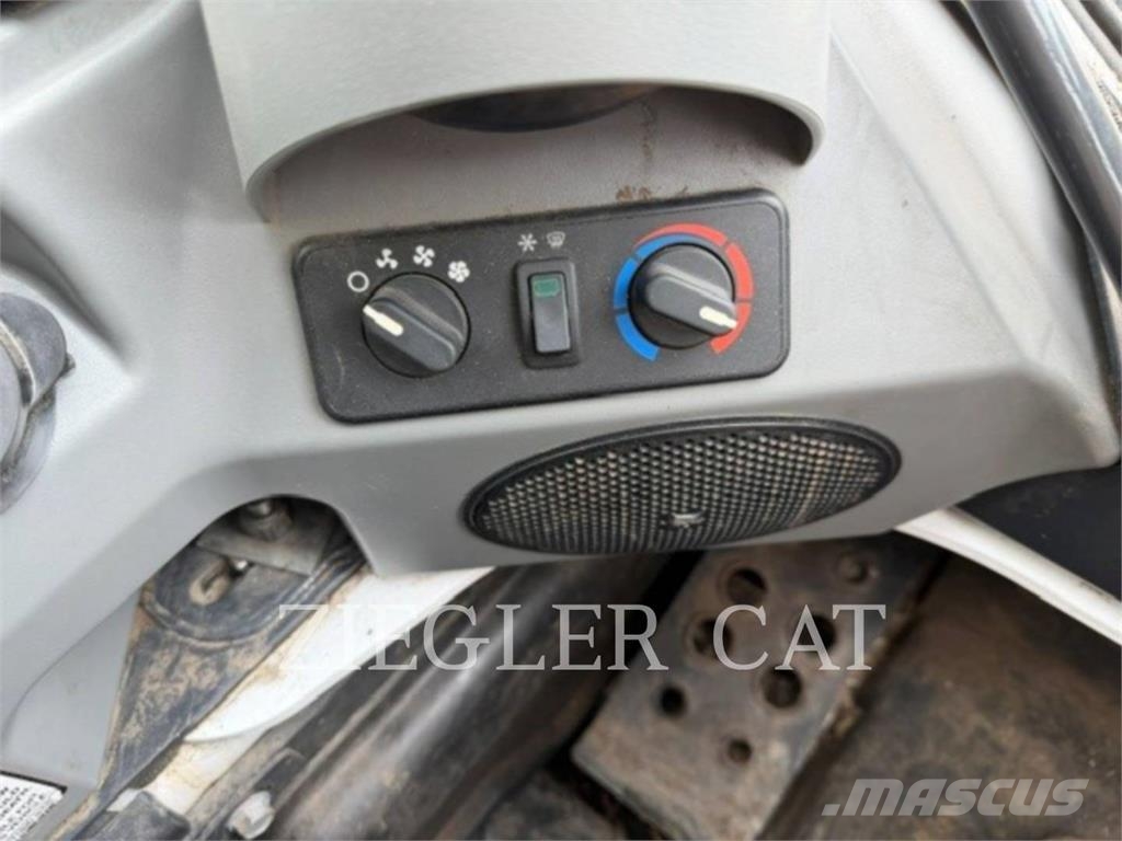Bobcat T870 Kāpurķēžu iekrāvēji